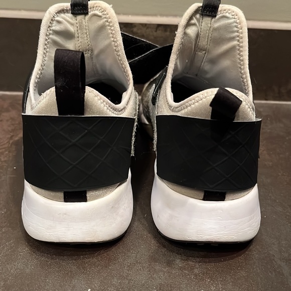 Nike ZOOM Women’s 9 1/2 white, Grey & black - Picture 7 of 7